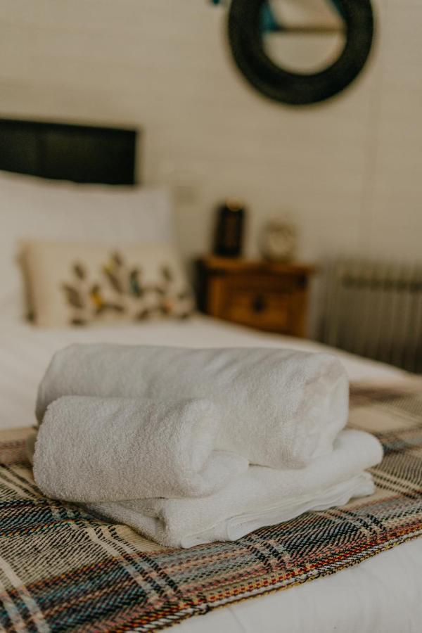 Little England Retreats - Cottage, Yurt And Shepherd Huts Othery Exteriör bild